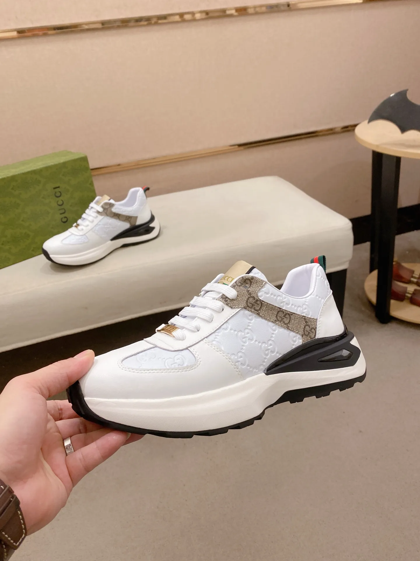 Factory price 442 men's shoes 💰New GUCCI (Gucci) counters are on the market at the same time, new men's shoes, 😘fabrics are selected imported cowhide, lining: sheepskin lining. 👍🏿 High-end ☄️ air-cushion molded anti-slip rubber outsole, exquisite lines, simple and elegant, comfortable and high-end for leisure travel. Code number: 38 to 44 (45 can be customized and cannot be returned or exchanged)